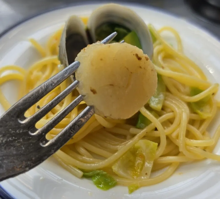 Scallop oil pasta topped with golden-seared scallops