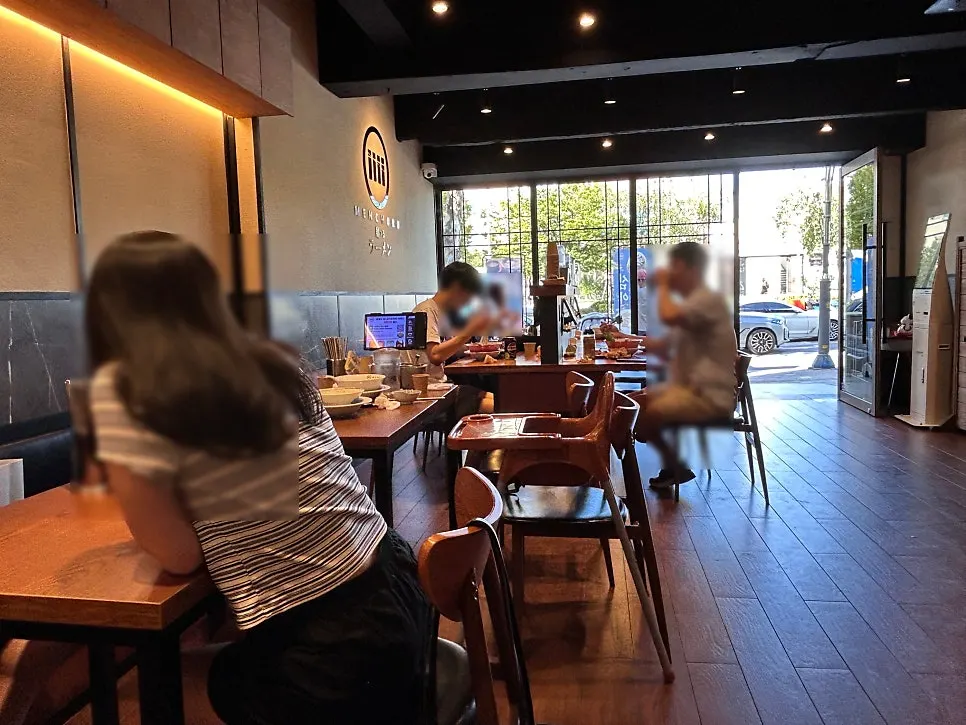 Interior decor of Mentsuru with Japanese-style ambiance