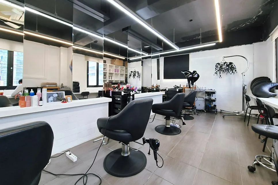 Salon chair with an open view through floor-to-ceiling windows