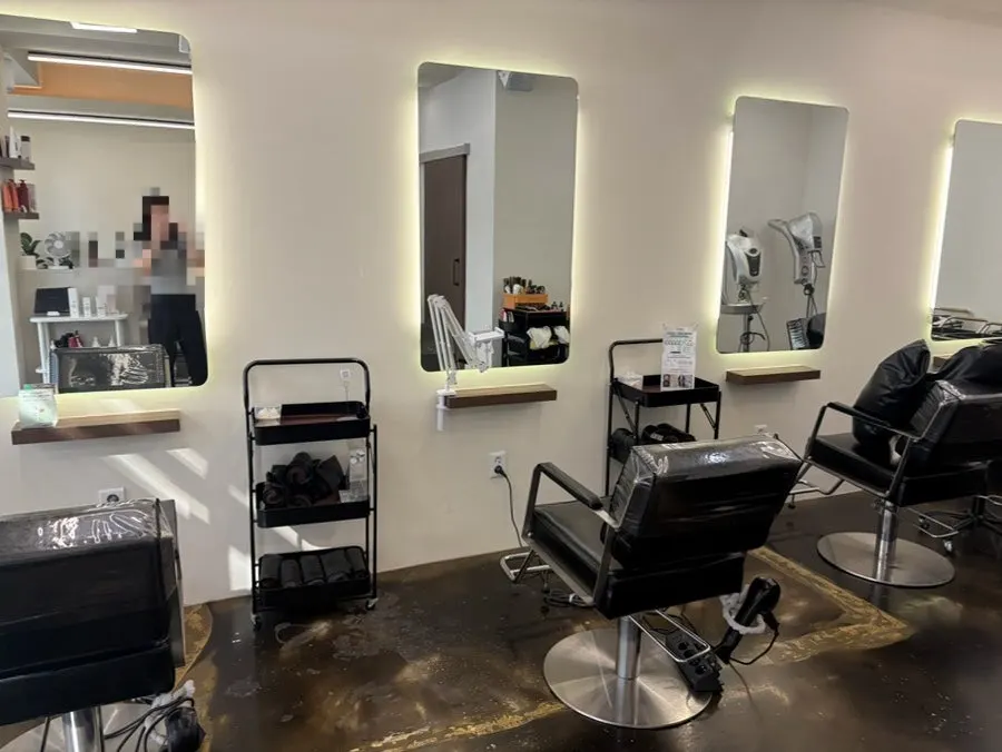 Interior of Momentium's one-person styling chair
