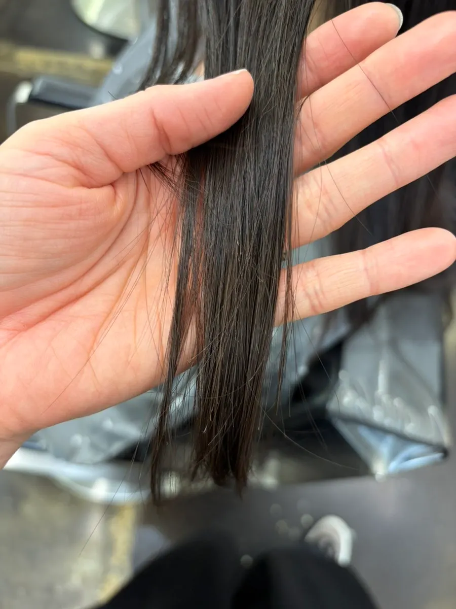 Checking damaged hair ends