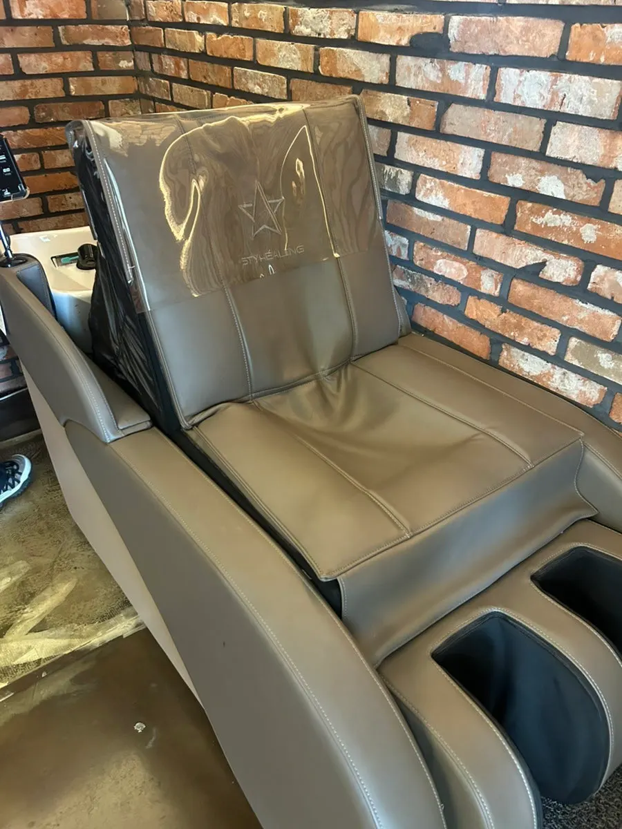 Massage chair in Momentium's shampoo room