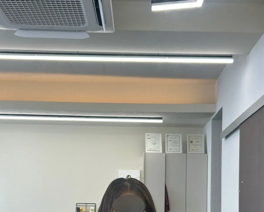 Thin, curly hair condition before treatment