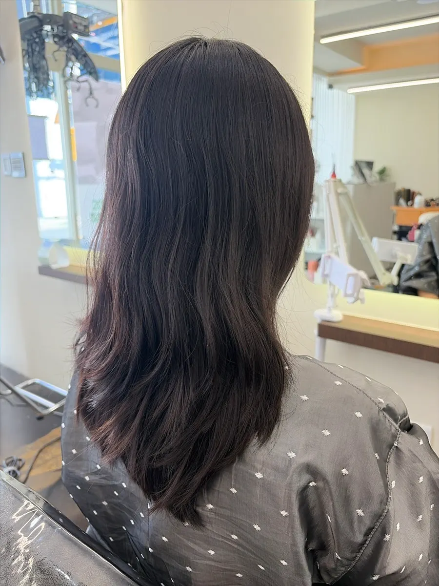 Before hair with awkwardly grown-out layers