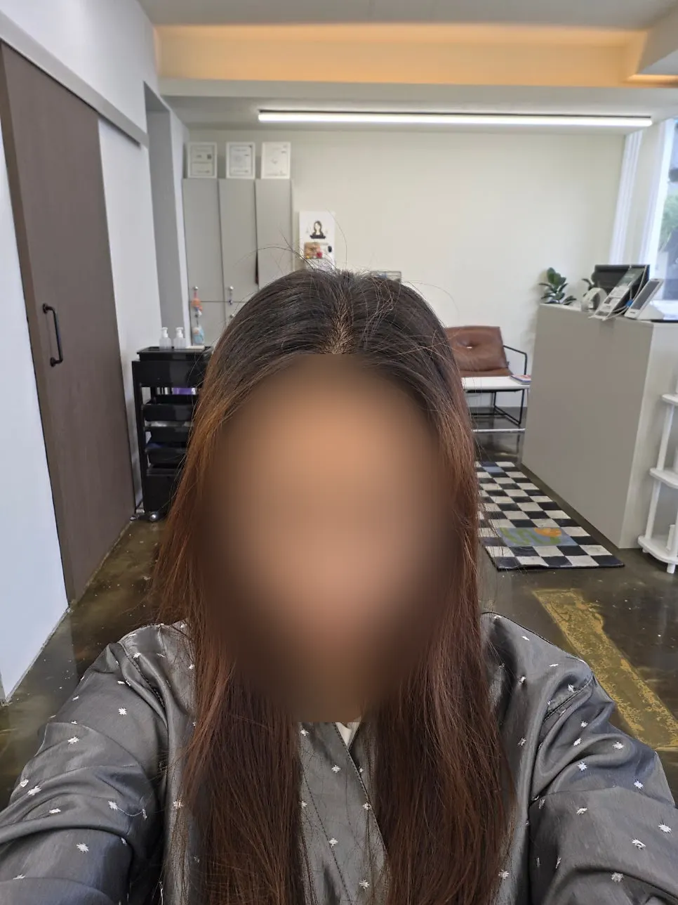 자란 뿌리와 기존 염색 부분의 컬러 차이