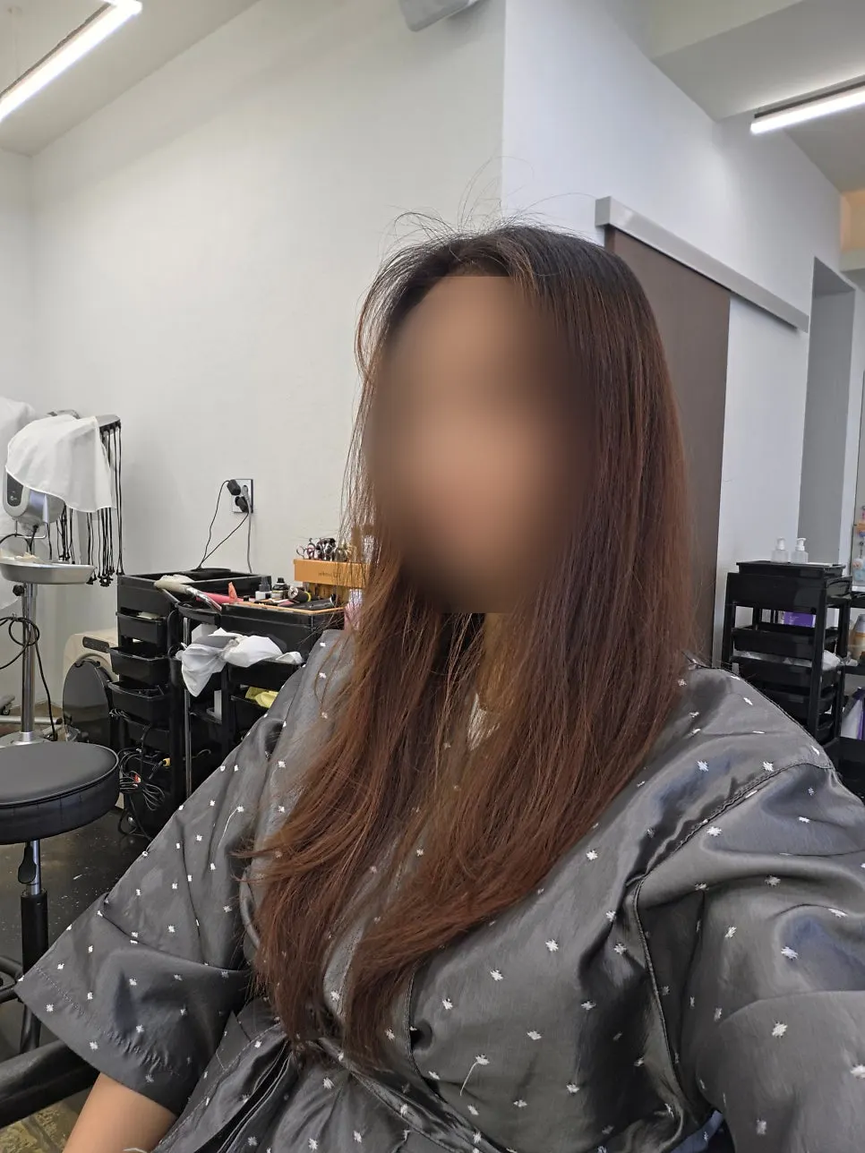 안쪽 머리에 보이는 염색 경계