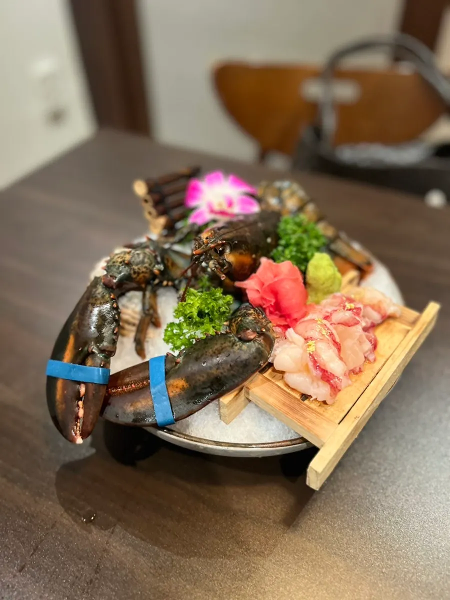 모미지 선릉점 랍스터사시미 한 접시