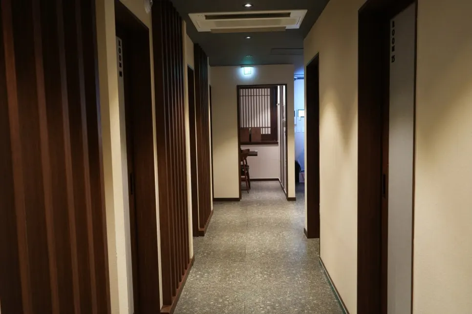 A private room at Momiji Seolleung Branch suitable for group gatherings