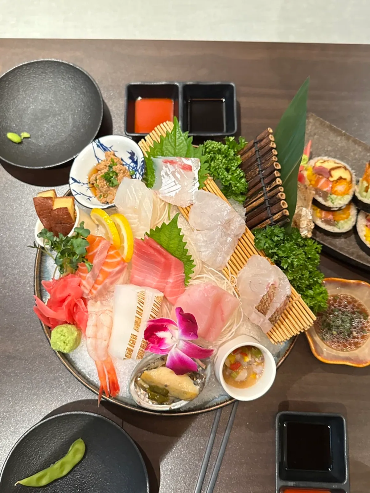 Neatly arranged seasonal assorted sashimi, small size