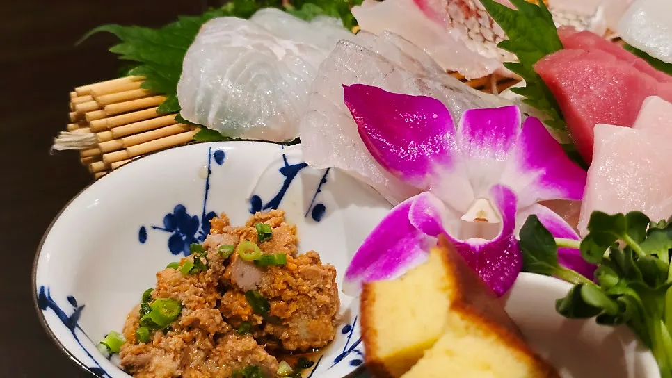 Horizontal photo of the sashimi plate at Momiji Seolleung Branch