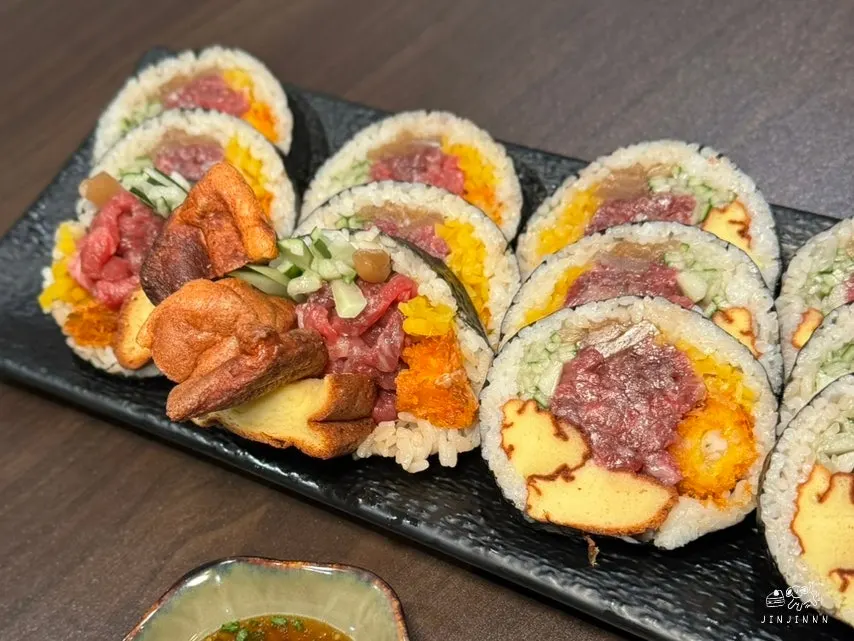 Yukhoe maki generously filled with raw beef at Momiji Seolleung Branch