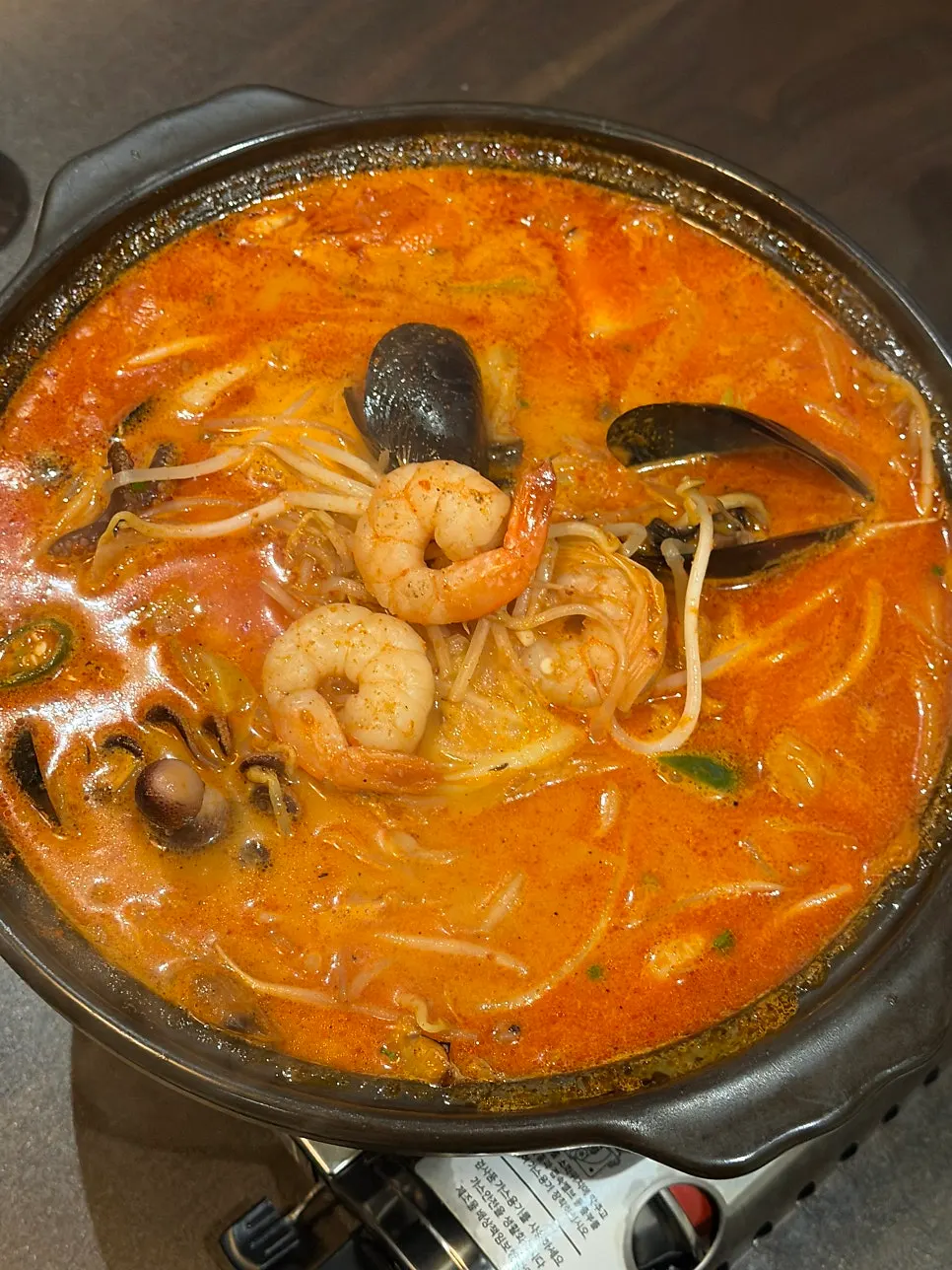 Chinese-style seafood champon nabe piled with bean sprouts