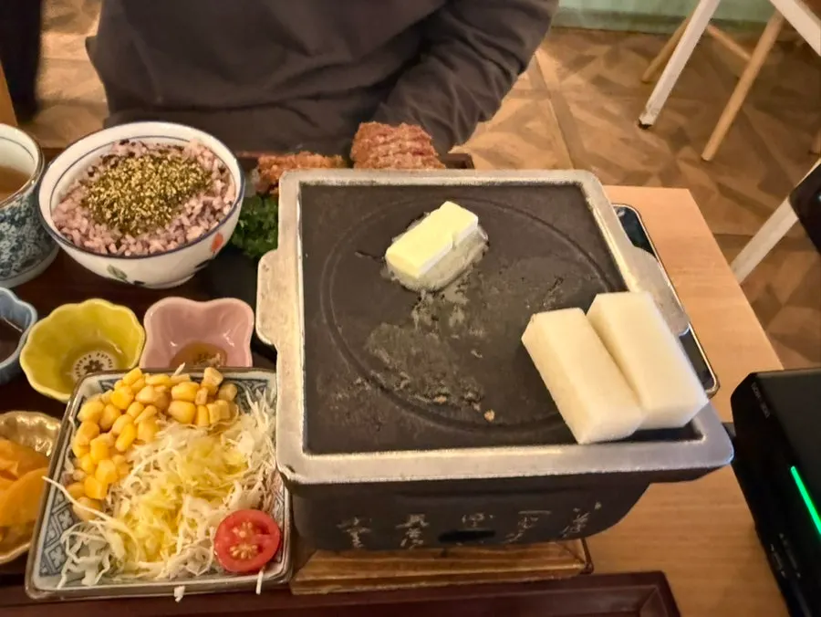 Momo Lab's gyukatsu served with a small charcoal brazier