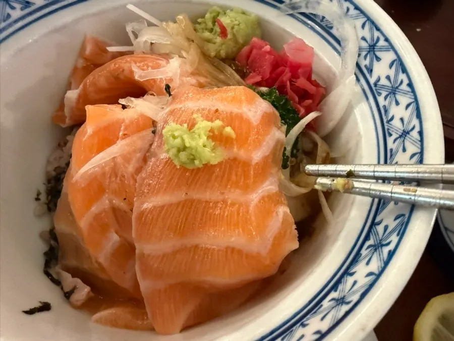 Close-up of the salmon-don's salmon slices