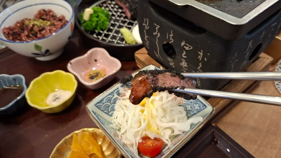 A piece of black gyukatsu on the brazier