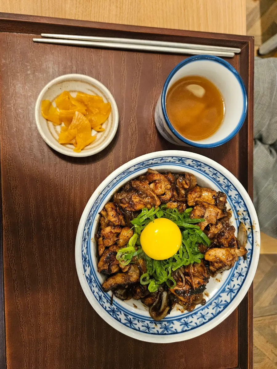 Momo Lab's yakitori-don topped with egg yolk