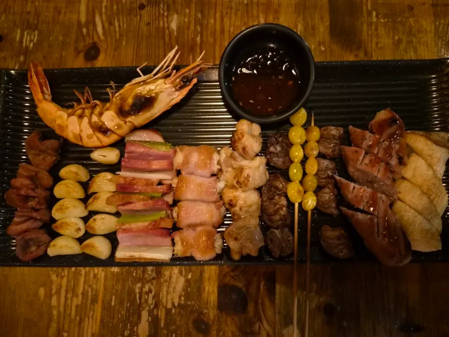 모듬꼬치와 함께 마신 소주잔
