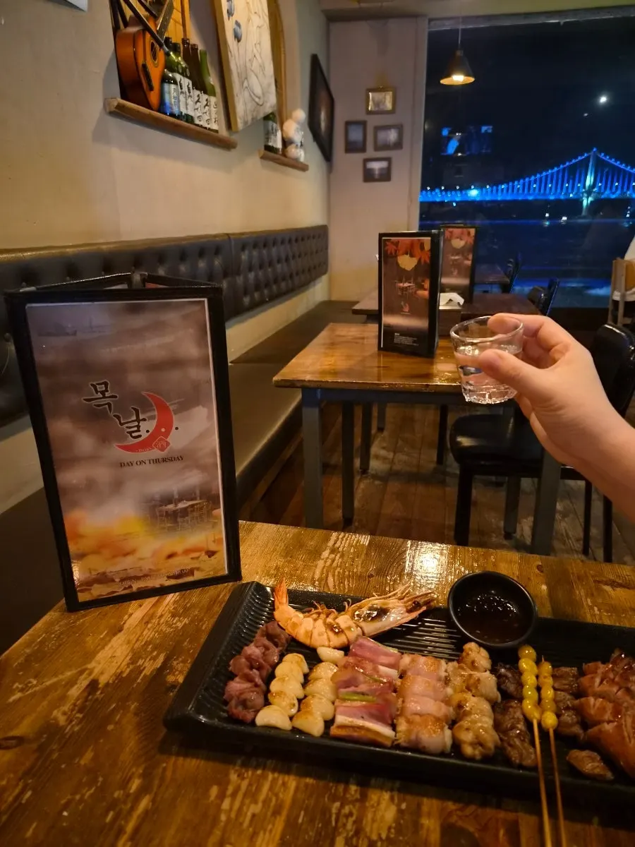 세로로 담은 광안대교 밤 풍경
