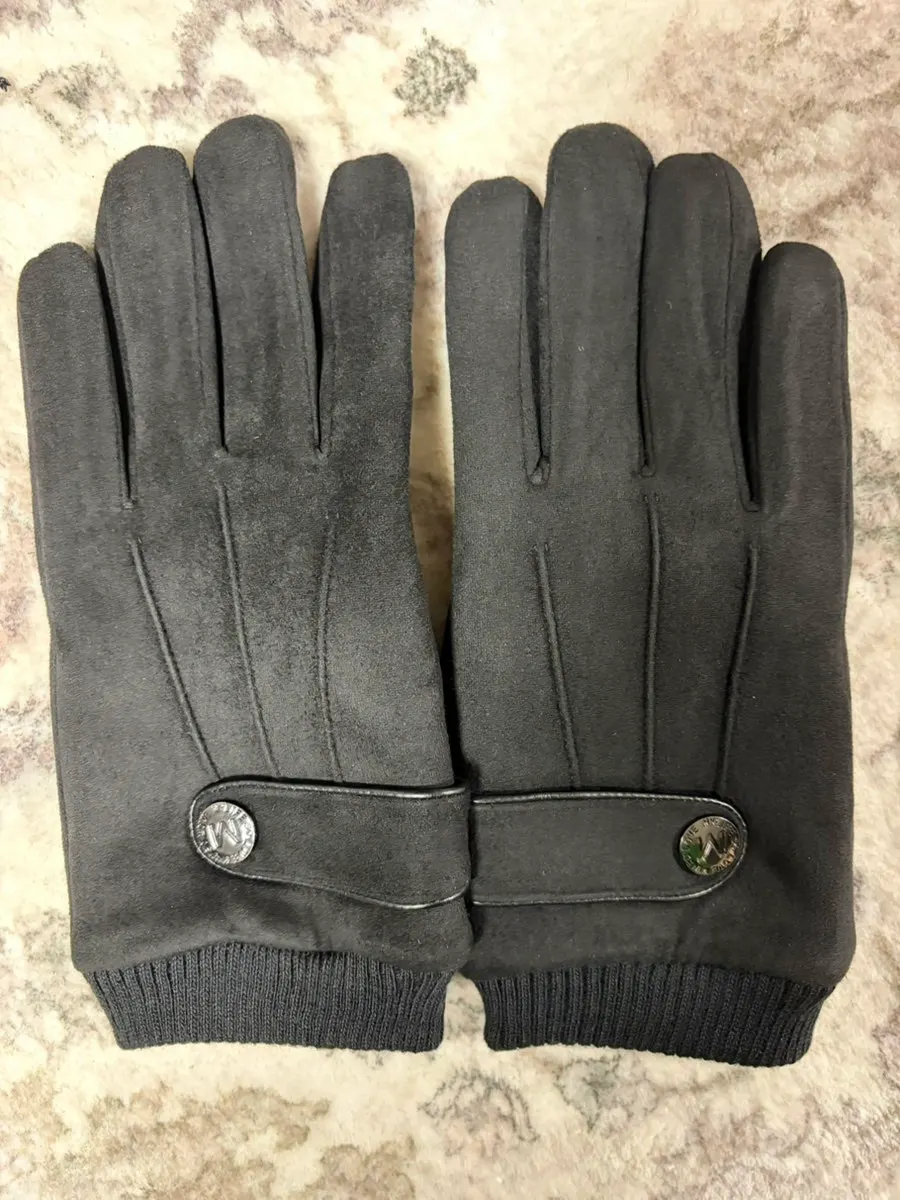 Gloves with a suede exterior and shearling lining