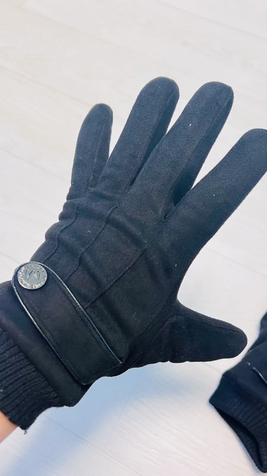 Mongolia winter gloves chosen for everyday use