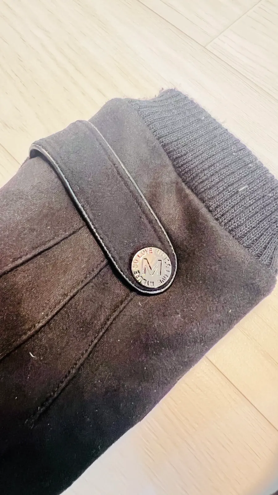 Mongolia winter gloves chosen for everyday use