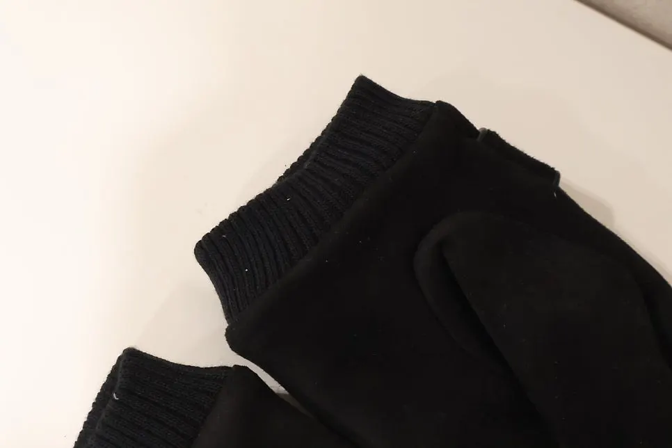 Hand wearing black gloves