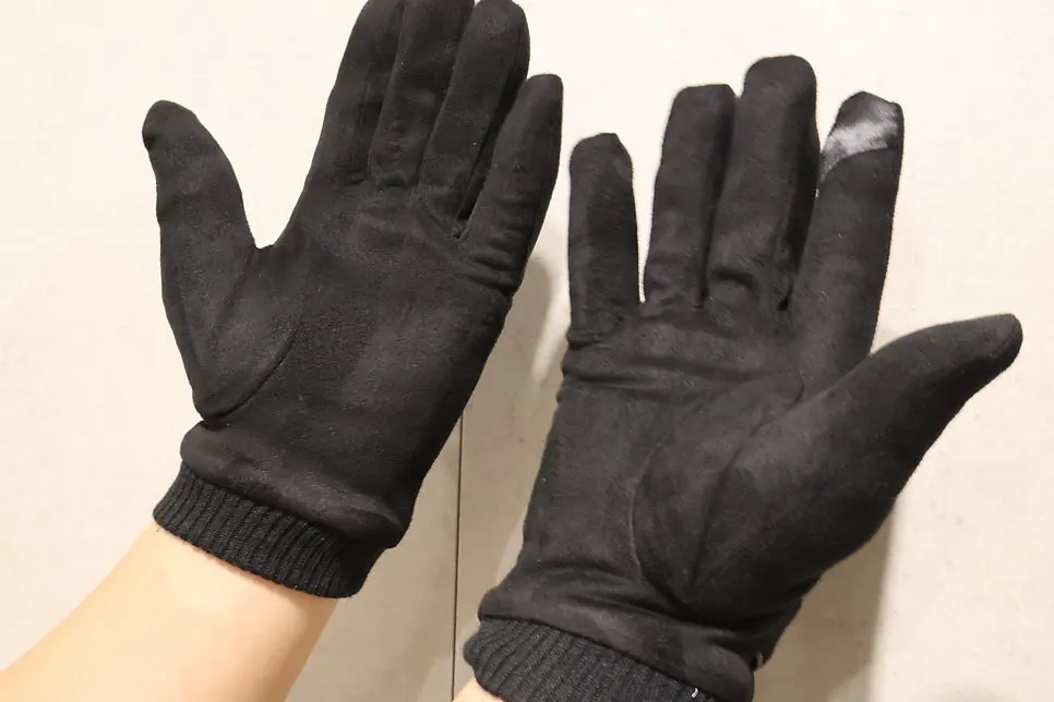 Front of gloves with button detail