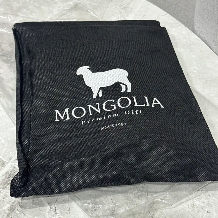 Black design of Mongolia men's winter gloves