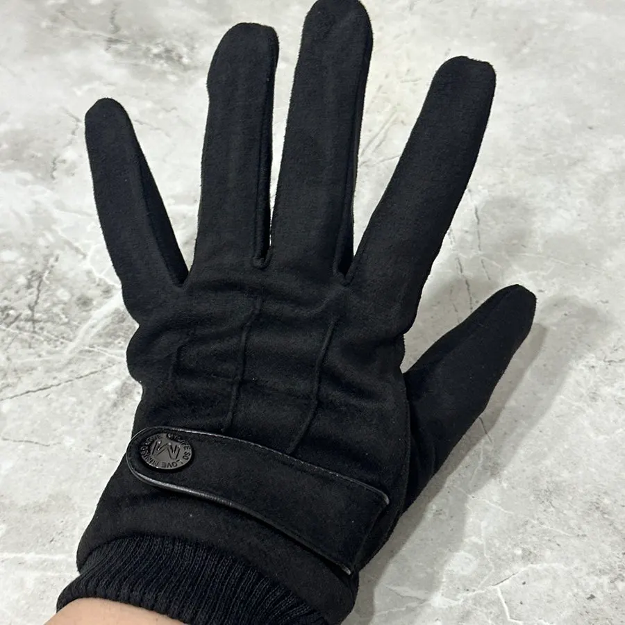 Mongolia winter gloves worn on the hand and wrist