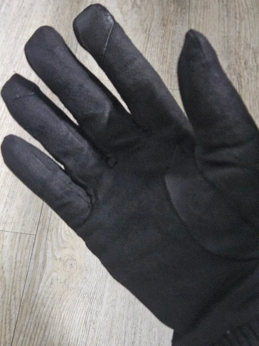 Winter gloves while using a smartphone