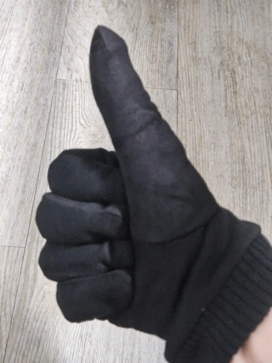 코트에 매치한 남성 장갑