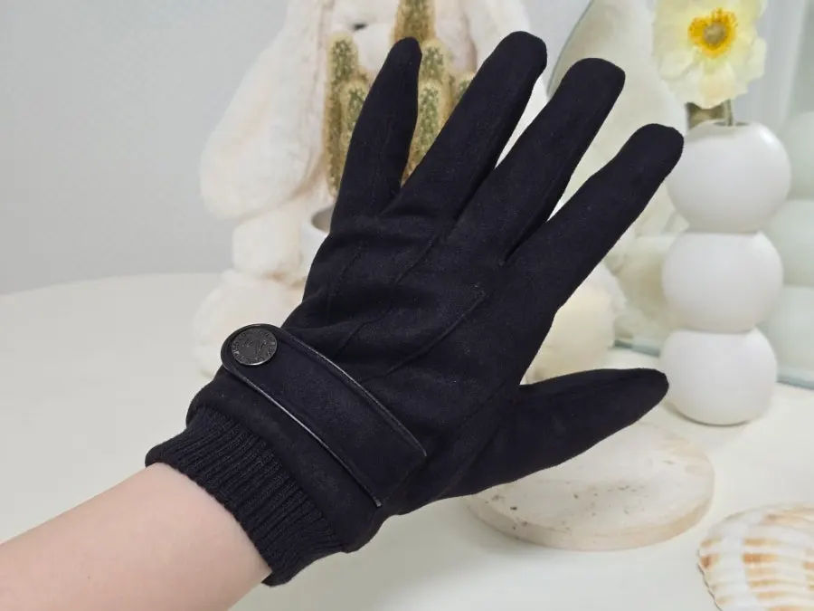 Mongolia winter gloves chosen as a gift for my husband