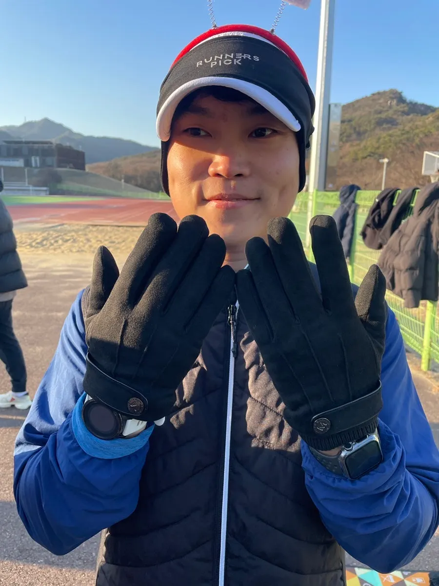 Mongolia gloves worn for winter running training