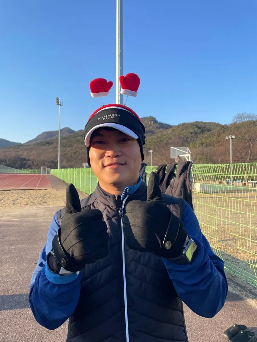 Mongolia Men's Winter Gloves worn while running