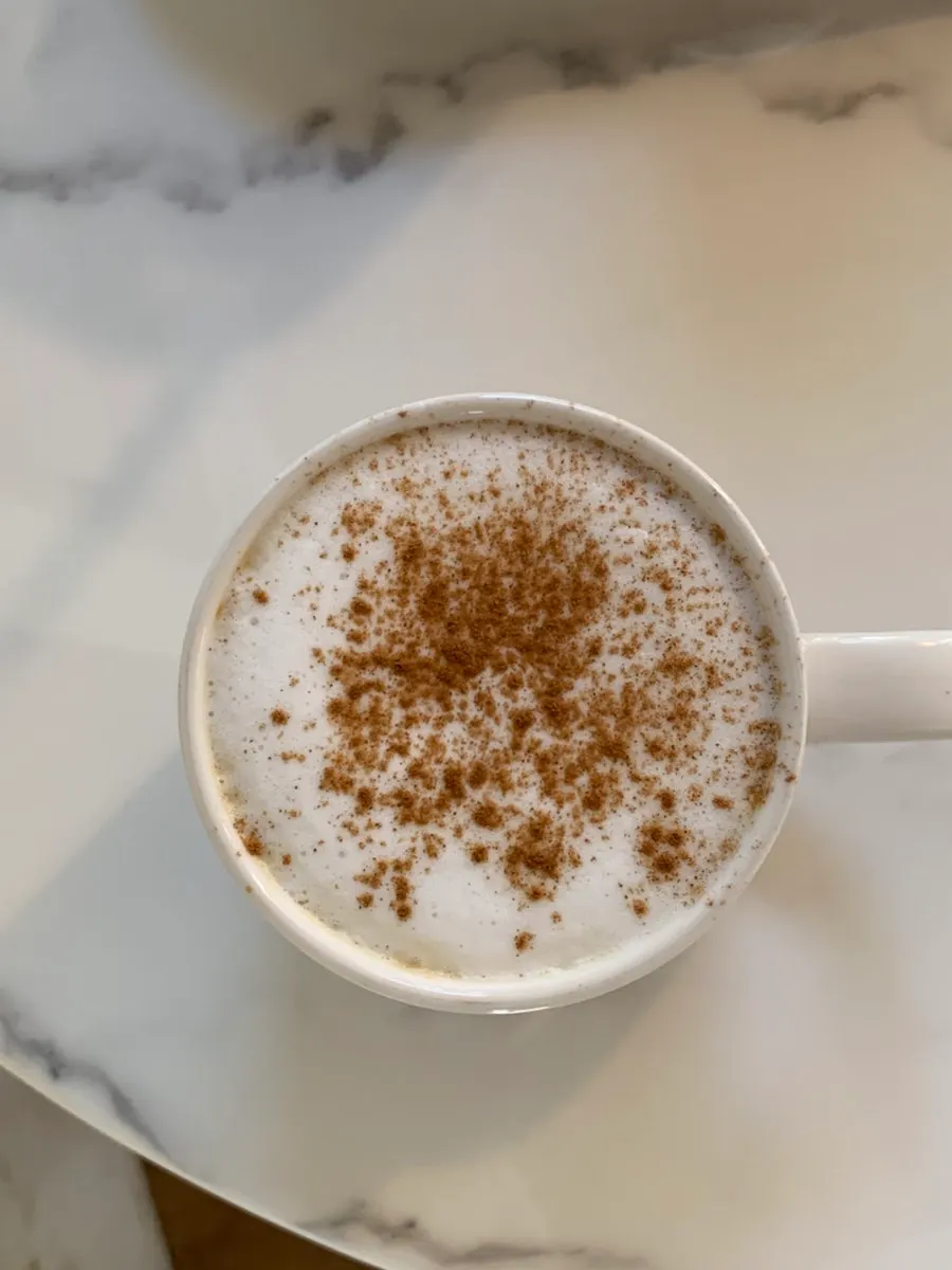 A cup of matcha latte made with Jeju matcha