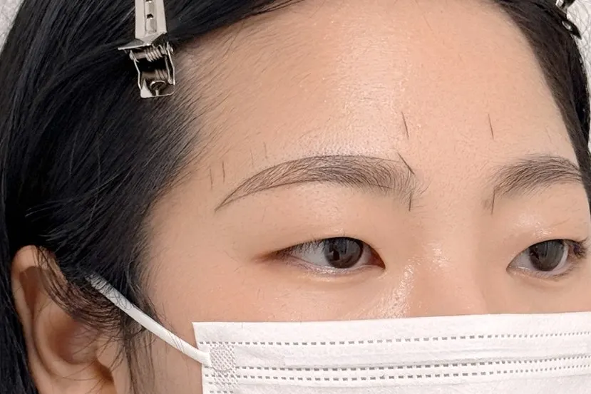 Checking thickness and arch during the eyebrow design process