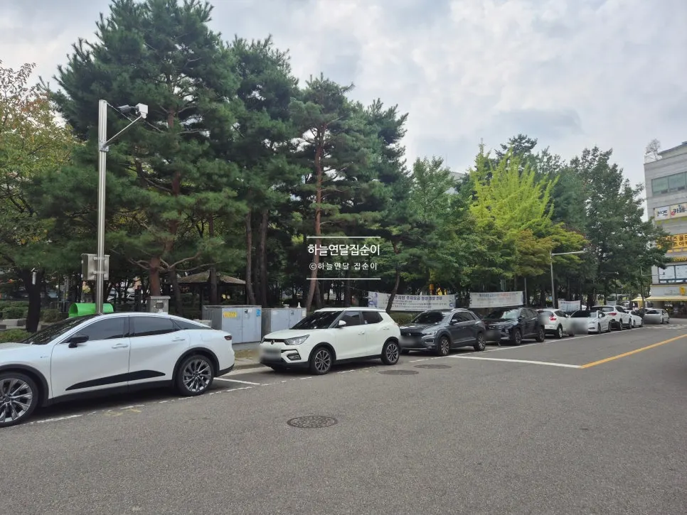 View of Ganari Park public parking lot