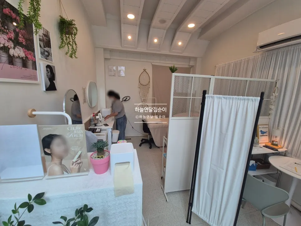 Neatly arranged interior of Moodmoa Lash & Brow