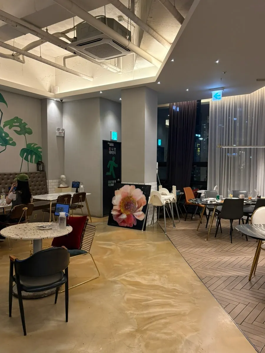 Interior of MooDoo Cheomdan with wide table spacing
