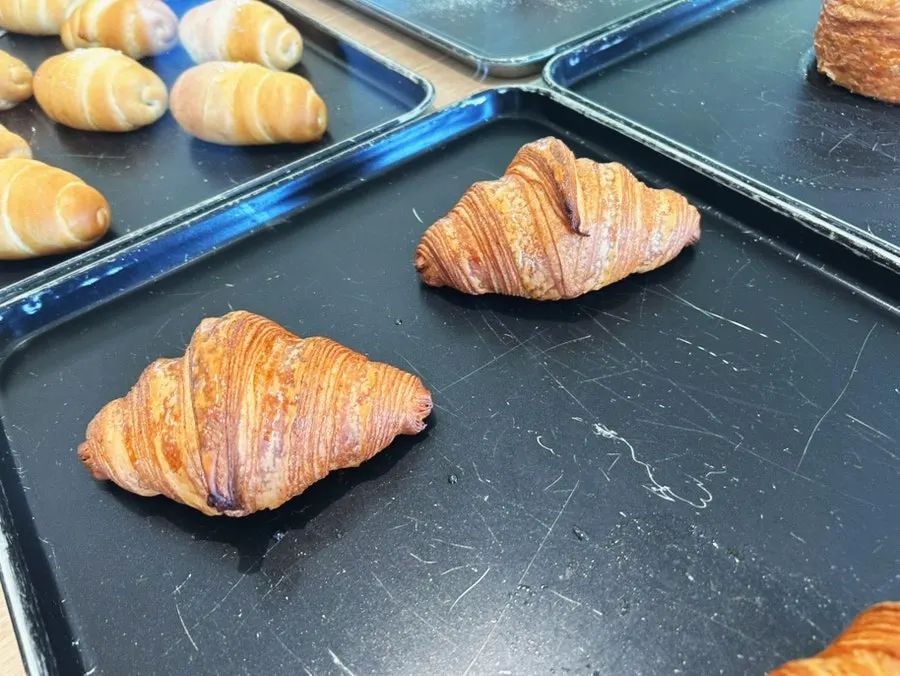 Overview of Moonbird's bakery showcase