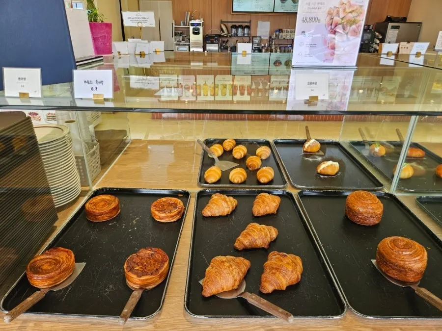 퀸아망과 두바이 크로와상 진열