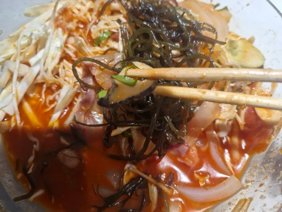 두 그릇에 나눠 담은 물회