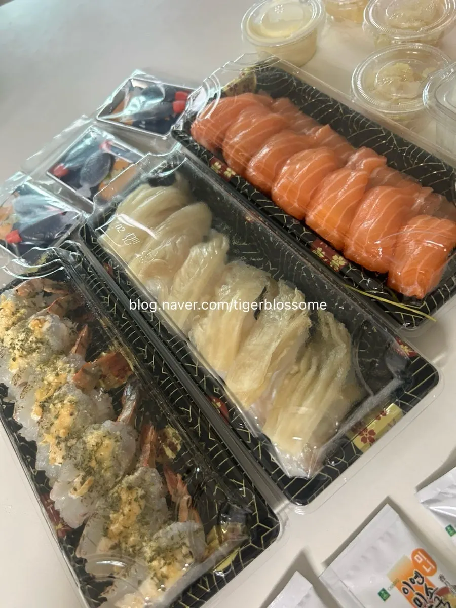 Takeout set with a choice to request chopsticks
