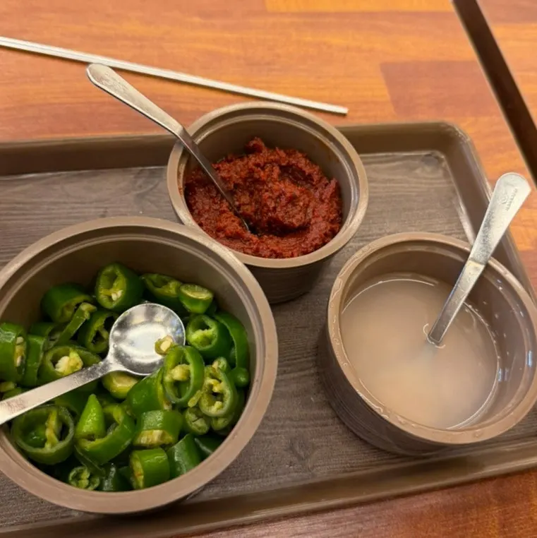 Napa cabbage kimchi and kkakdugi side dishes