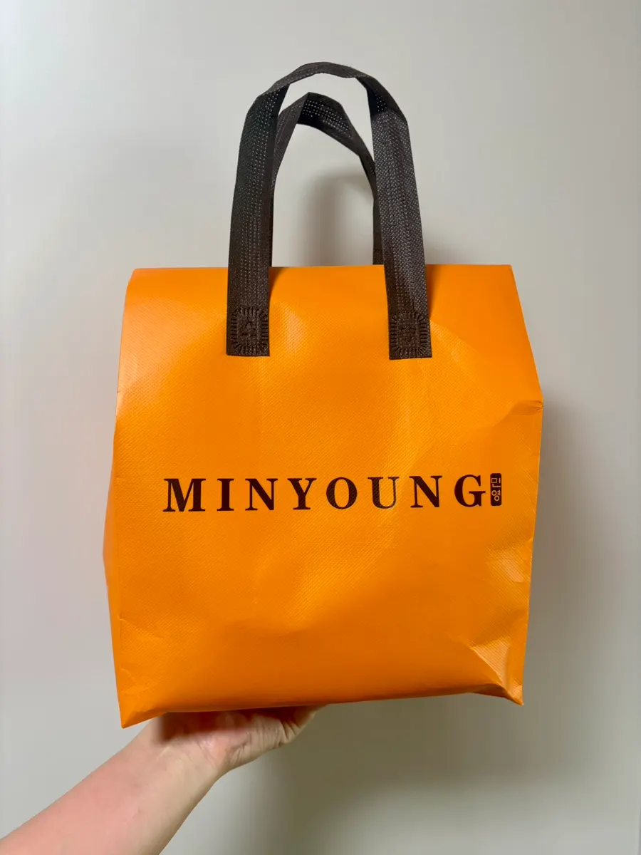 Cold bag with ice pack for packed sushi