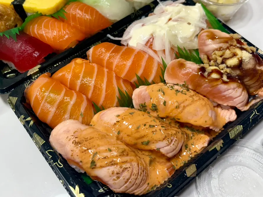 Mixed salmon sushi with raw and grilled salmon