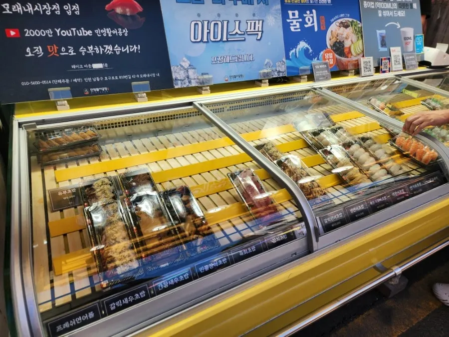 Takeout sushi packs arranged by type on display