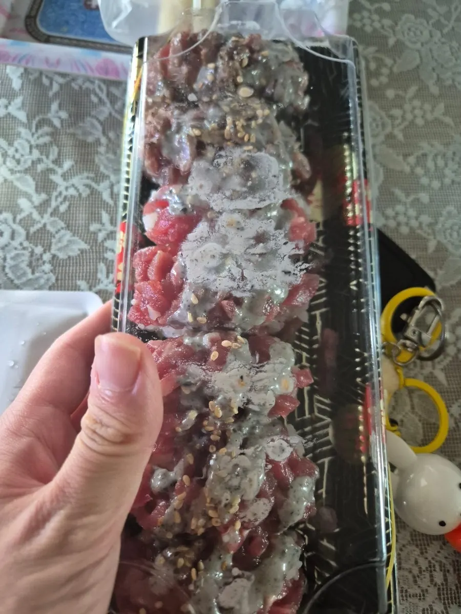신선한 상태로 도착한 초밥 팩