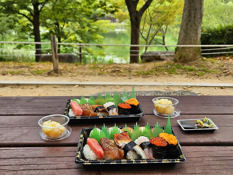 Minyeong Hwareo, a sushi takeout specialty shop in Moraenae Market