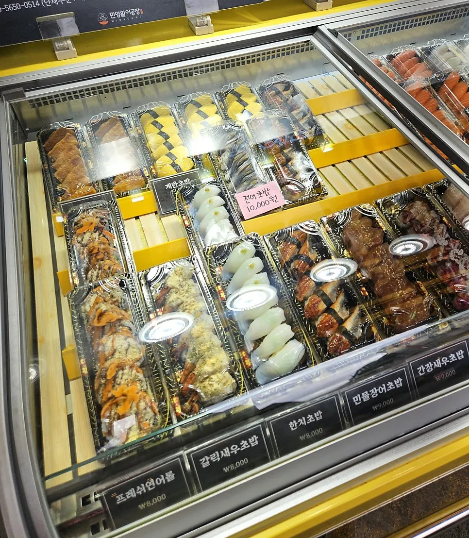 Display case with sushi options under ₩10,000